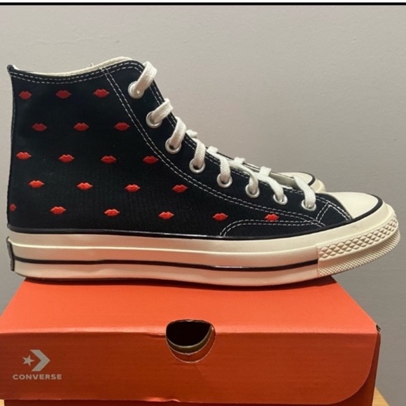 NWT - Converse (Unisex) Chuck 70 Embroidered Lips High Sneakers - Picture 5 of 6